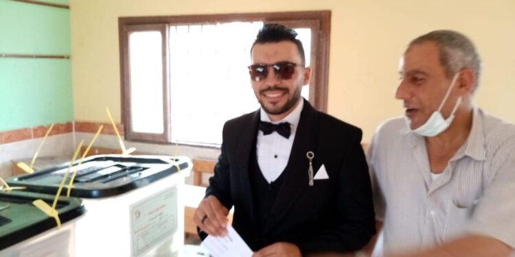عريس داخل لجنة انتخابات مجلس الشيوخ