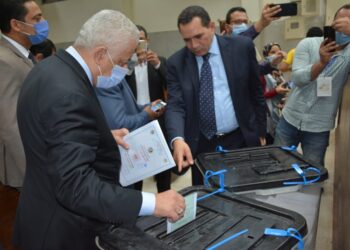 قبل ساعة ونصف من غلق لجان انتخابات مجلس الشيوخ..وزير التعليم يدلي بصوته في الدقي