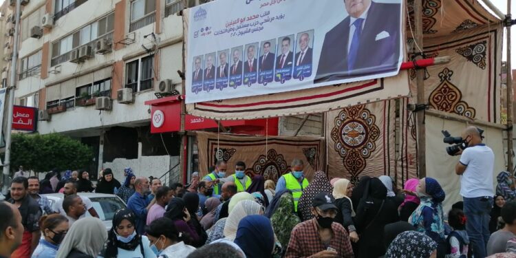 حشد انتخابي أمام جمعية أبو العينين