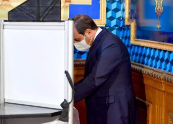 الرئيس عبد الفتاح السيسي يصوت في الانتخابات