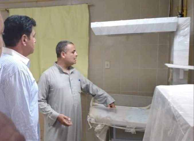 النائب السابق محمد الأشهب طليق وزيرة الصحة يتجول بمستشفي ضمن حملته الانتخابية لمجلس الشيوخ