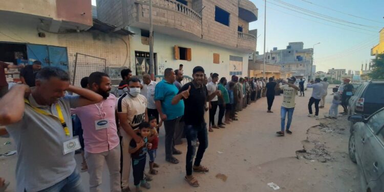 السيناوية يواجهون الإرهاب بالنزول إلى لجان انتخابات مجلس الشيوخ (صور)