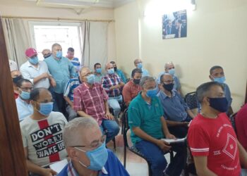 آلاف من متضرري “المعاش المبكر” عالقين في خندق الحكومة (التفاصيل)