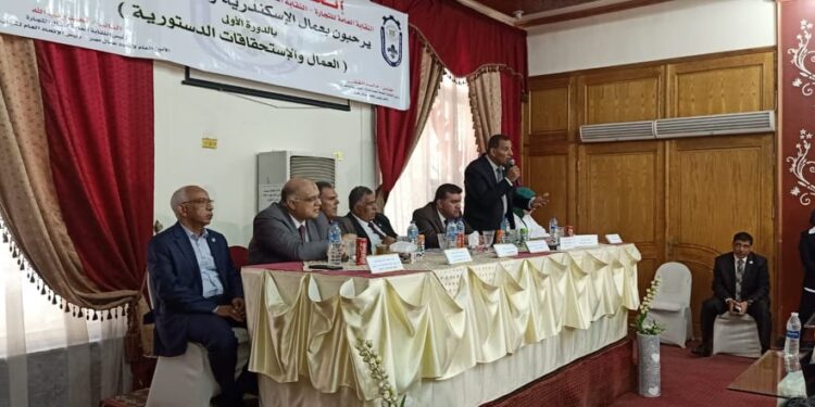 مؤتمر نقابة البناء والأخشاب باتحاد عمال بالإسكندرية لحث العمال على المشاركة في الاستحقاقات الدستورية.