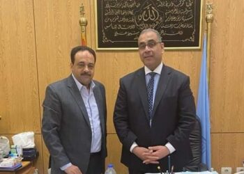 النائب أحمد إسماعيل مع اللواء محمد حنفى سكرتير عام محافظة القاهرة