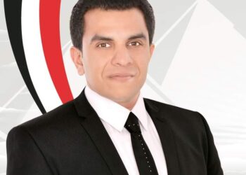 النائب محمود عزوز يتضامن مع عمال حديد بني سويف: مش هسيبكم