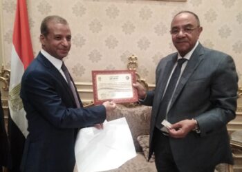 «ناصر» يتسلم شهادة عضويته بمجلس الشيوخ: نخدم اهداف الدولة
