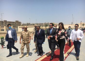 وزارتا الهجرة والتعليم العالى تنظمان جولة لشباب المصريين بالخارج لمدينة الجلالة