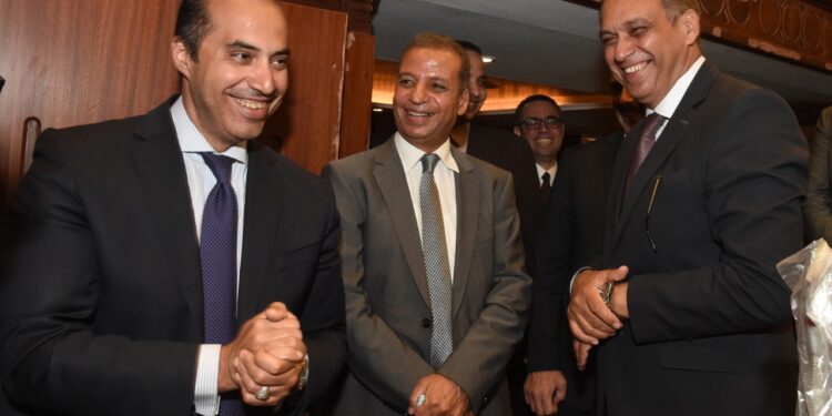 عظماء في الكواليس.. وزير المجالس النيابية وأمينا “النواب” و”الشيوخ” يتفقدون مبني الغرفة الثانية للبرلمان (صور)