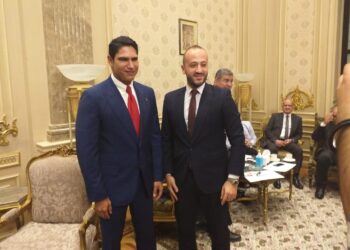 أحمد أبو هشيمة في اول يوم تحت قبة مجلس الشيوخ لاستخراج كارنيه العضوية وإلتقاط صورًا تذكارية مع الأعضاء الجدد