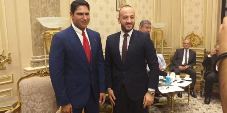 أحمد أبو هشيمة في اول يوم تحت قبة مجلس الشيوخ لاستخراج كارنيه العضوية وإلتقاط صورًا تذكارية مع الأعضاء الجدد