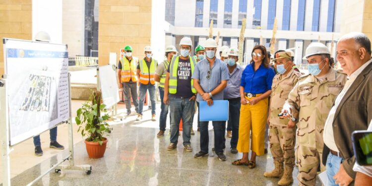 برلمانى سابق يستعين بـ”رئيس الحكومة” في إعلان ترويجي للفوز بمقعد مجلس النواب (التفاصيل)