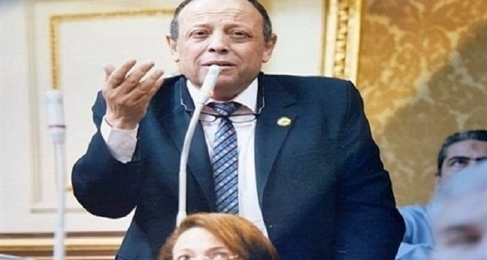 كشف حساب لنائب يحمل صورة “السيسي” ويستخدم الواسطة لتعيين مواطنين.. عبدالجواد: لا أتجمل