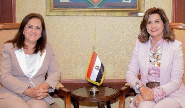 نبيلة مكرم وزيرة الهجرة وهالة السعيد وزيرة التخطيط
