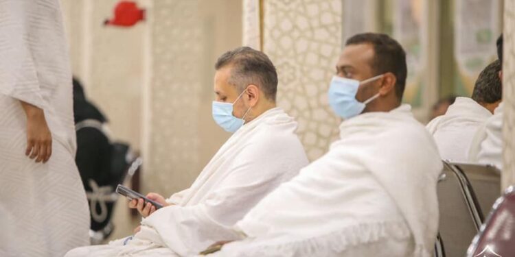 والله مشتاقين .. المعتمرون يتوجهون للحرم المكي بعد عودة العمرة تدريجيًا (صور)