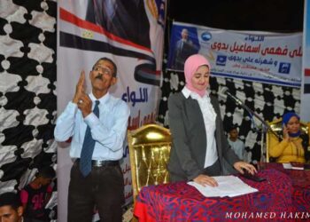 لفتة إنسانية.. مرشح لـ”النواب” يستعين بمترجم لغة إشارة في مؤتمر انتخابي (فيديو وصور)