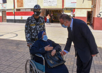 مرشحا القائمة الوطنية يقودون مسيرة شبابية بالإسكندرية لحث المواطنين على المشاركة (صور)