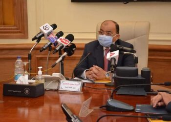 وزير التنمية المحلية داعيا المصريين للانتخاب .. “اختاروا بحرية مرشحكم”
