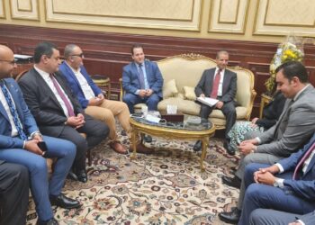 نواب تنسيقية شباب الأحزاب يلتقون الأمين العام لمجلس الشيوخ