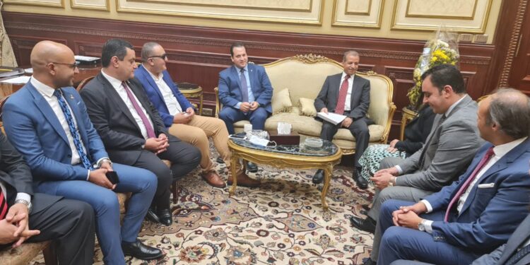 نواب تنسيقية شباب الأحزاب يلتقون الأمين العام لمجلس الشيوخ
