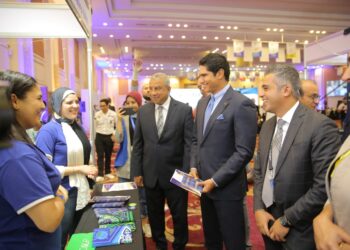 أحمد أبو هشيمة برفقة وزير التعليم العالي