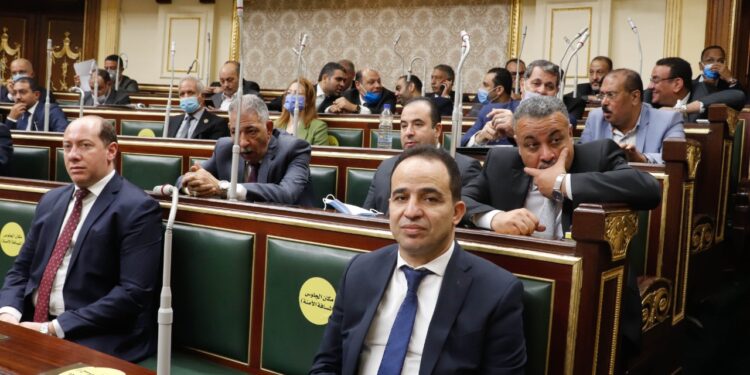 البرلمان يقرر الإبقاء علي قوائم اللجان النوعية .. ورئيس المجلس: الإنعقاد يستمر 3 اشهر