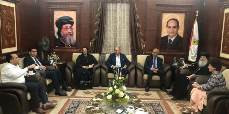 مرشحو القائمة الوطنية من أجل مصر يلتقون بنيافة الأنبا غبريال مطران بني سويف
