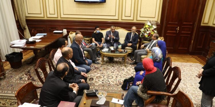 القائم بأعمال الأمين العام لمجلس الشيوخ يلتقي وفد المصورين البرلمانيين لتسهيل مهمة عملهم