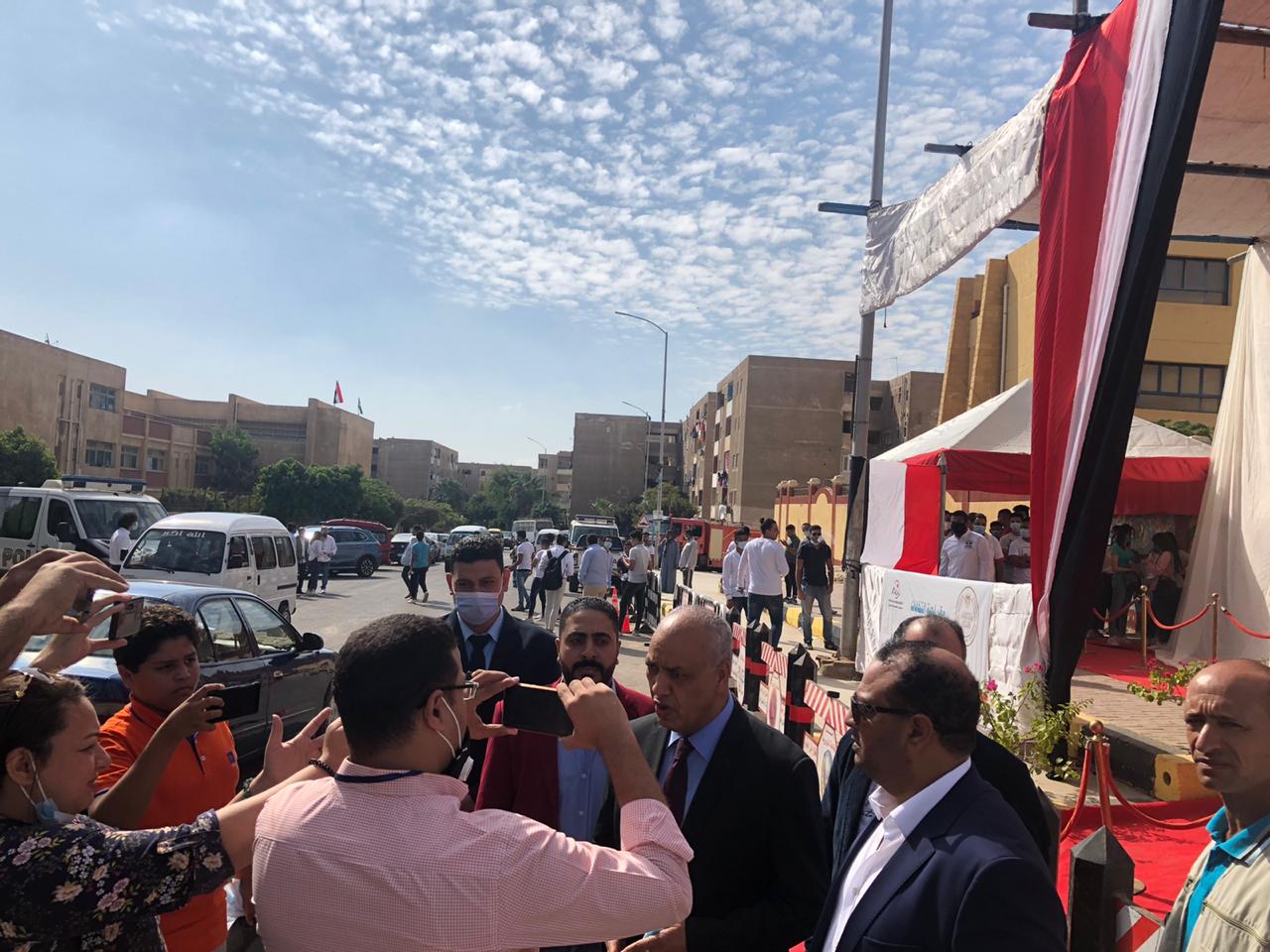 مصطفي بكري يدلي بصوته في انتخابات مجلس النواب