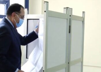 الدكتور مصطفي مدبولي رئيس مجلس الوزراء يدلي بصوته في انتخابات مجلس النواب