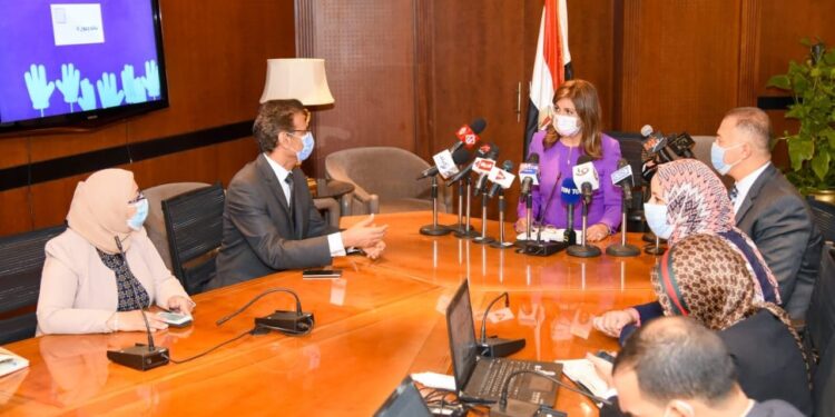 وزيرة الهجرة تترأس غرفة عمليات متابعة تصويت المصريين بالخارج بالمرحلة الثانية من “النواب”