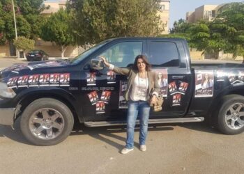 “إدينى عقلك”.. مرشحة مدينة نصر دعت للتبرع لحملتها الانتخابية وتظهر بسيارة ثمنها مليون جنيه