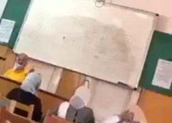 بالفيديو.. “بلا أية بلا زفت” دكتور بمعهد بالإسكندرية يتطاول على القرآن