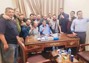 الدكتور أشرف حاتم وزير الصحة الأسبق وسط أعضاء حملته الانتخابية