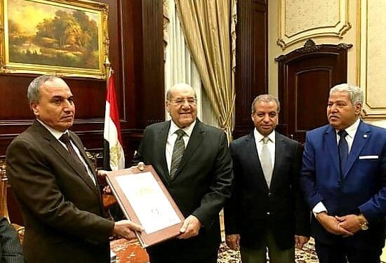لتقديم التهنئة.. رئيس مجلس الشيوخ يستقبل الكاتب الصحفي عبد المحسن سلامة