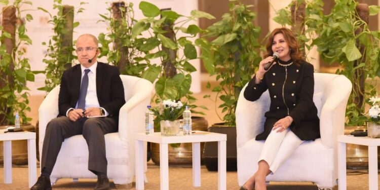 انطلاق أول ندوة حوارية ضمن فعاليات “مصر تستطيع بالصناعة”