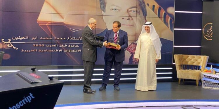 “فخر العرب”.. النائب محمد أبو العينين يتسلم جائزة أبرز الشخصيات المؤثرة في الاقتصاد والصناعة
