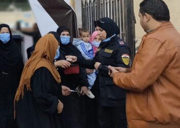 مع قرب غلق اللجان الانتخابية.. السيدات والشباب يسيطران على المشهد فى جولة الإعادة بالبدرشين والعياط