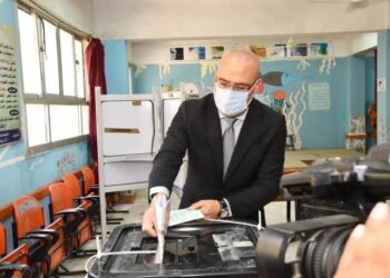 انتخابات مجلس النواب.. وزير الإسكان يدلي بصوته في لجنته الانتخابية بالمقطم