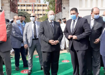 انتخابات مجلس النواب.. محافظ القاهرة يتفقد اللجان ويؤكد على انتظام عملية الاقتراع