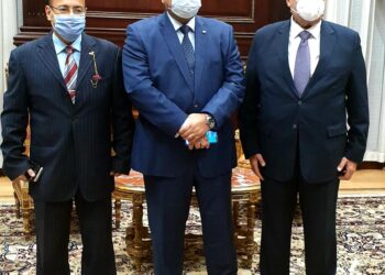 هشام حطب مع رئيس مجلس الشيوخ