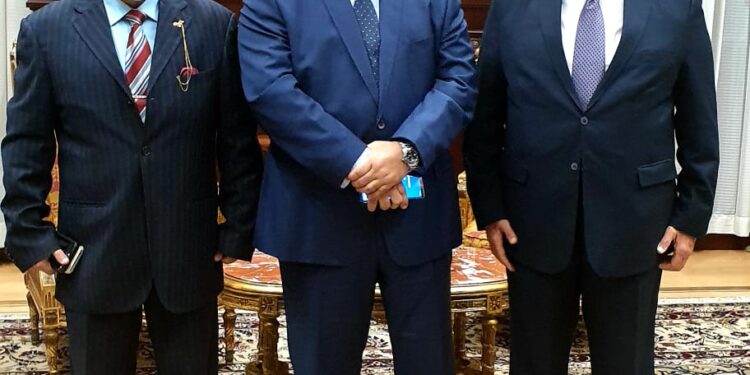 هشام حطب مع رئيس مجلس الشيوخ