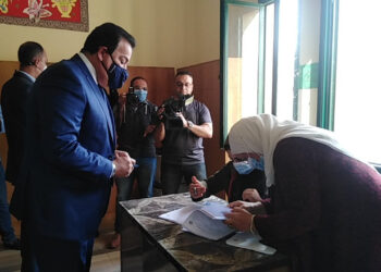 انتخابات مجلس النواب.. وزير التعليم العالي يدلي بصوته في لجنته الانتخابية بالتجمع الأول