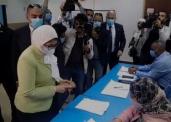 انتخابات مجلس النواب.. وزيرة الصحة تدلي بصوتها فى لجنتها الانتخابية بالرحاب