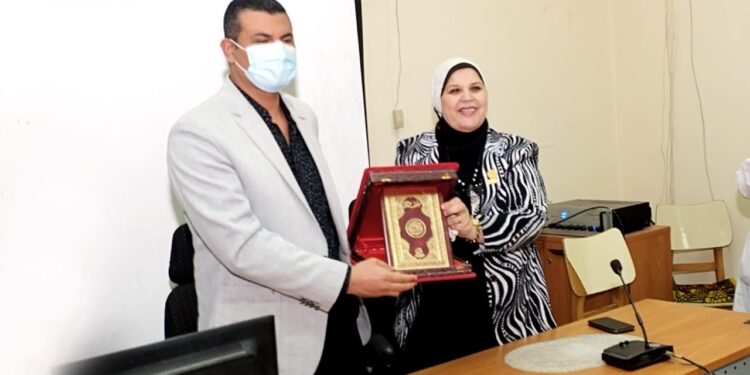 “مستلزمات طبية وسرائر”.. ستات قد التحدي يتبرعن لمستشفى المنيرة العام