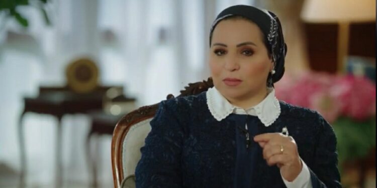 انتصار السيسي خلال لقاؤها مع إسعاد يونس