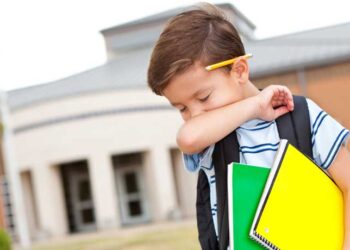 متى تمنع طفلك من الذهاب للمدرسة؟.. “الصحة” تجيب