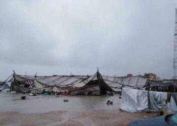 أقيم للحماية من الأمطار.. انهيار شادر مركز طلبات التصالح بالإسكندرية وإصابة 4 أشخاص