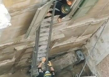 ” ربنا ستر”.. إجلاء 3 عالقين بعقار منهار في الإسكندرية دون حدوث إصابات