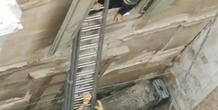 ” ربنا ستر”.. إجلاء 3 عالقين بعقار منهار في الإسكندرية دون حدوث إصابات